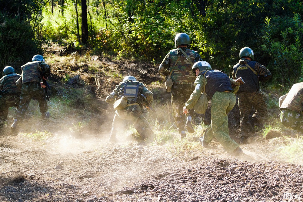 Пересеченная трасса с болотистыми участками и двумя переправами через реку стала непреодолимым препятствием для большинства претендентов. После первого этапа и 50-метровой отсечки осталось семь человек