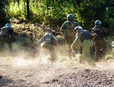 Пересеченная трасса с болотистыми участками и двумя переправами через реку стала непреодолимым препятствием для большинства претендентов. После первого этапа и 50-метровой отсечки осталось семь человек