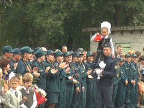 На торжественной линейке. Фото пресс-службы ГУ МЧС России по Иркутской области