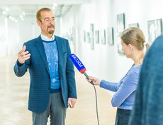 Виктор Бронштейн, член Союза писателей и Союза художников России, почётный профессор Иркутского государственного университета, почётный меценат и почётный гражданин города Иркутска, основатель «Галереи Виктора Бронштейна»