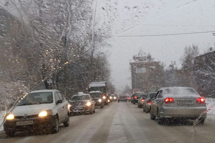 Пробка 3 ноября. Фото из группы ДТП 38RUS «ВКонтакте»
