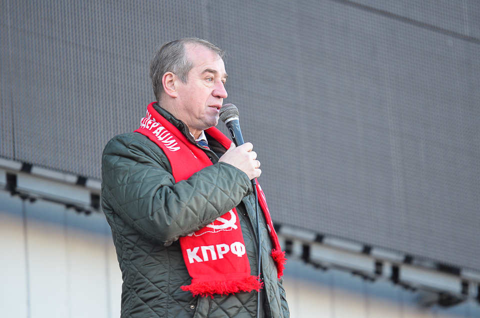 Сергей Левченко выступил перед участниками митинга.