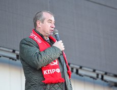 Сергей Левченко выступил перед участниками митинга.