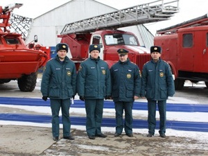 Сотрудники МЧС. Фото с сайта 38.mchs.gov.ru