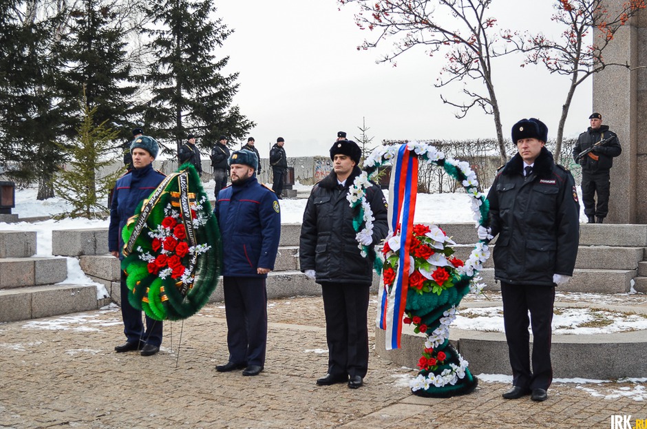 В Иркутске церемония прошла у мемориального комплекса «Солдатам правопорядка» на бульваре Гагарина.