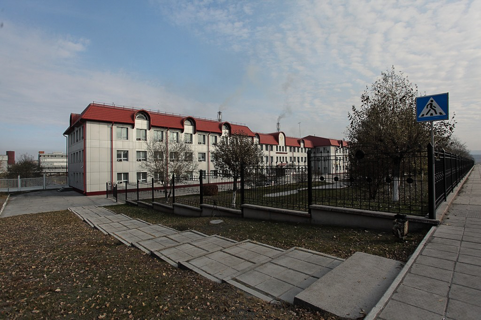 Также выполняются работы по переработке и утилизации отходов производства, мониторингу окружающей среды и обустройству санитарно-защитной зоны предприятия.