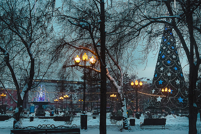 Новогодняя елка в сквере Кирова. Автор фото — Артем Моисеев