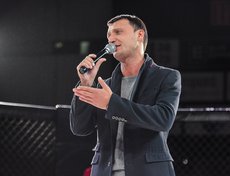 Участников приветствовал актер Константин Озеров.