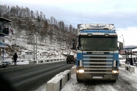 На пропускном пункте. Фото из архива ГУ МВД России по Иркутской области