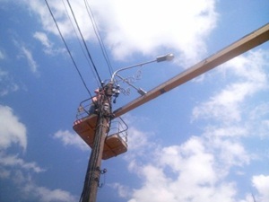 Установка фонарей в Иркутске. Фото с сайта www.elektroas.ru