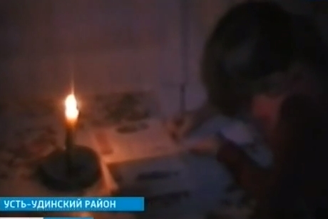 Жители Аносово живут при свечах. Фото «Вести-Иркутск»