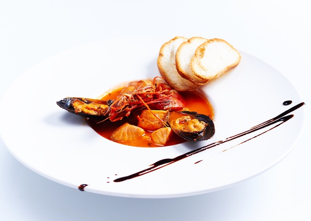 Томатный суп с морепродуктами. Фото предоставлено рестораном «Манхэттен»