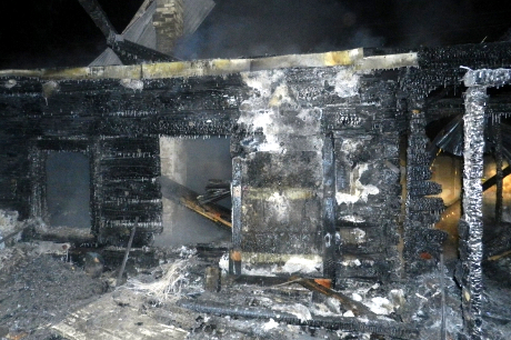 Сгоревший дом. Фото ГУ МЧС России по Иркутской области