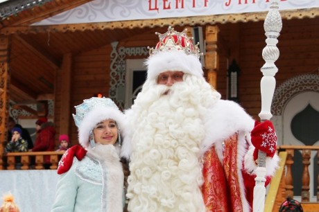 Дед Мороз и Снегурочка. Фото с сайта www.dom-dm.ru