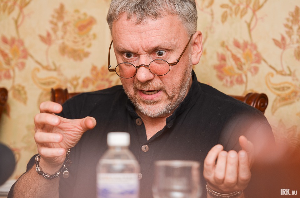 Фотозагадка ноября: голосом какого интернет-персонажа говорит этот человек?