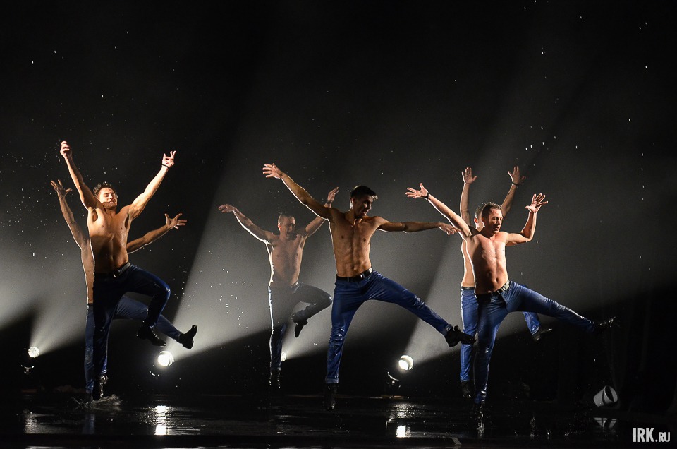 12 ноября. Шоу под дождем Санкт-Петербургского театра танца «Искушение».