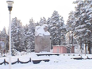 Памятник. Фото с сайта www.bst.bratsk.ru