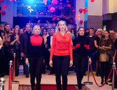 …и посмотреть на дефиле модного показа