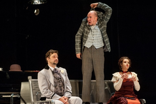 Сцена из спектакля «Идиот». Автор фото — Анатолий Бызов