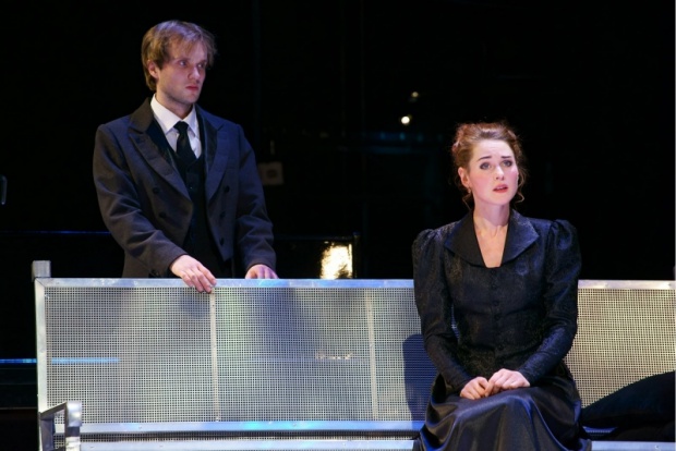 Сцена из спектакля «Идиот». Автор фото — Анатолий Бызов