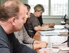 Представители обвиняемой и потерпевших.