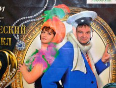 Фотограф запечатлевал всех желающих в образе главных героев «12 стульев»