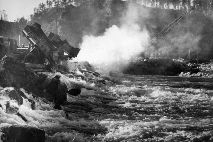 Перекрытие Ангары, 1957 год. Фото www.bratsk-city.ru