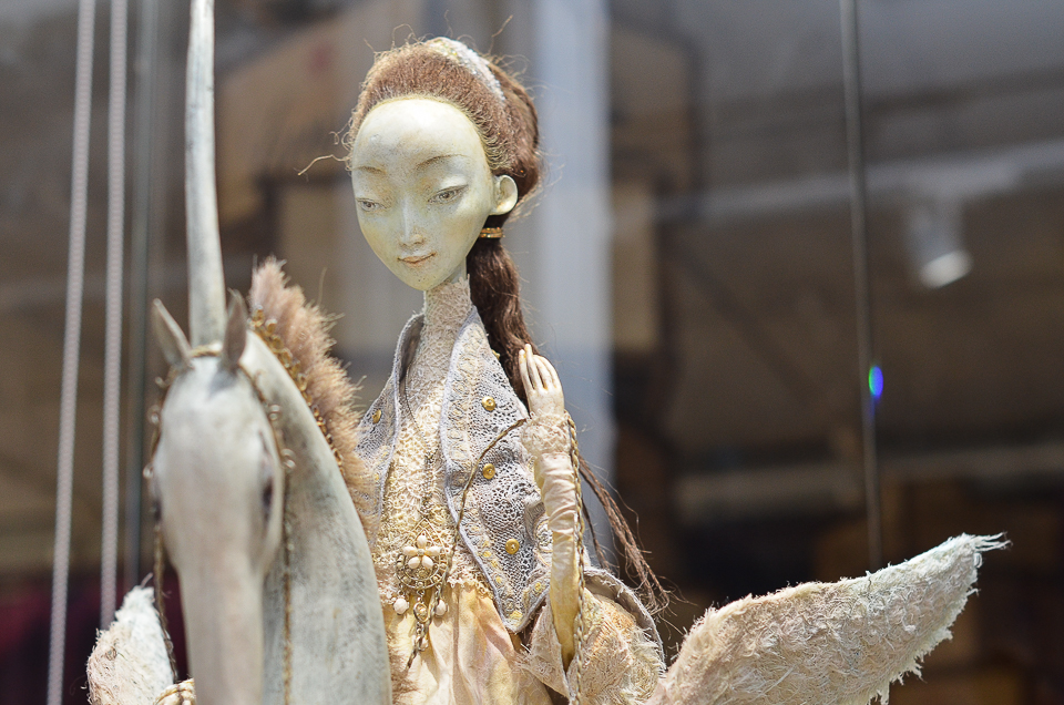 В мастерской есть отдельный мужской цех, где расположены станки, и женский.