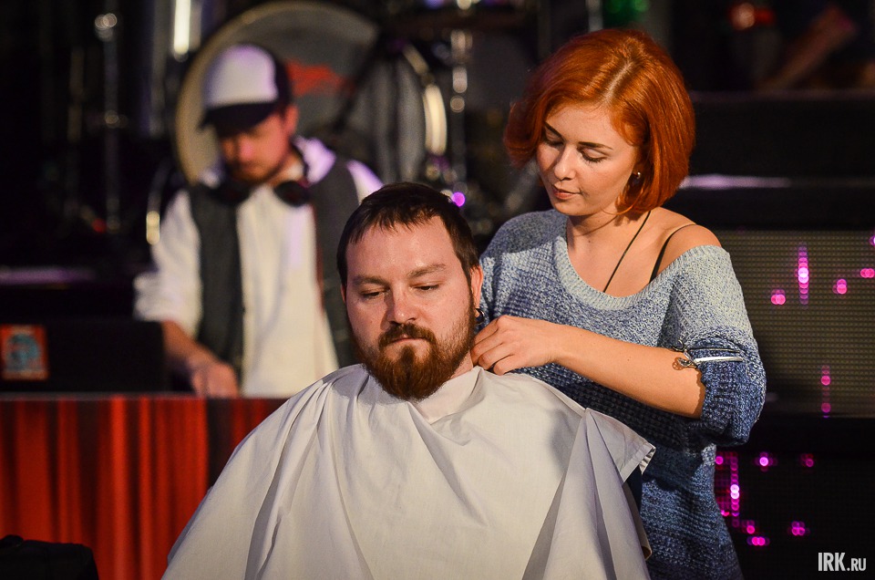 Помимо конкурса бородачей, зрителей ждало настоящее шоу от барбершопов города.