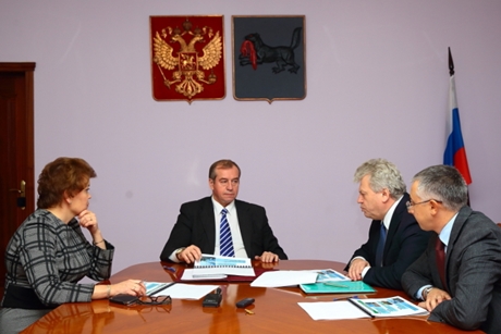 На совещании. Фото с сайта правительства Иркутской области