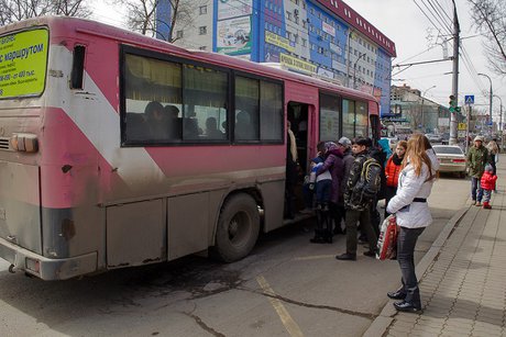 Автобус в Иркутске. Фото Ильи Татарникова
