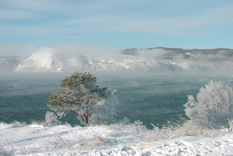 Байкал зимой. Фото с сайта foto.baikal.travel.ru