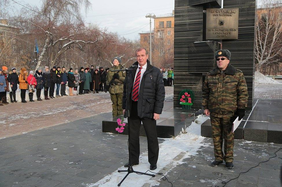 11 декабря Сергей Левченко побывал на митинге, посвященном Дню памяти защитников Отечества, погибших при ведении боевых действий на Северном Кавказе. Фото со страницы Сергея Левченко в «Фейсбуке»