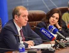 22 декабря губернатор Сергей Левченко провел большую пресс-конференцию с представителями районных и региональных СМИ. Автор фото — Илья Татарников