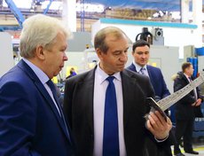 2 декабря Сергей Левченко побывал на иркутском авиазаводе. Фото со страницы Сергея Левченко в «Фейсбуке»