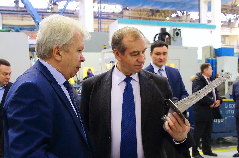 2 декабря Сергей Левченко побывал на иркутском авиазаводе. Фото со страницы Сергея Левченко в «Фейсбуке»