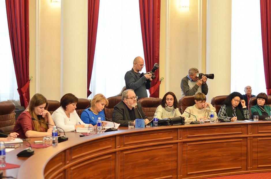 На пресс-конференции. Фото Ильи Татарникова
