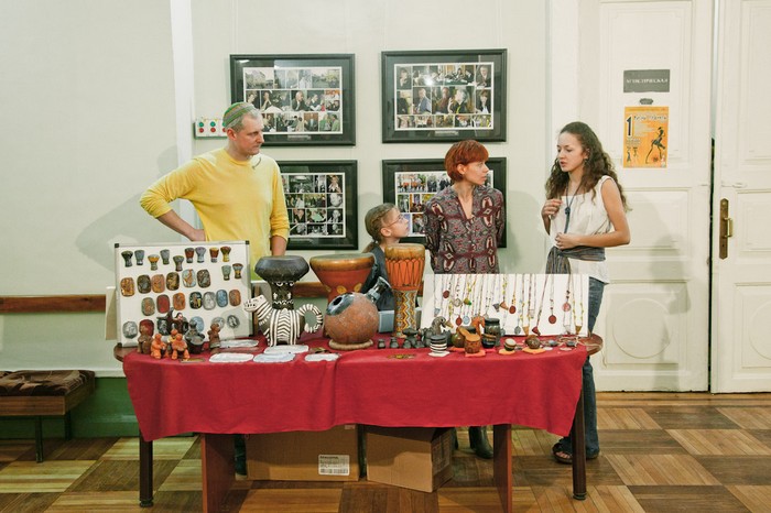 Выставка этно-керамики в фойе Иркутской филармонии