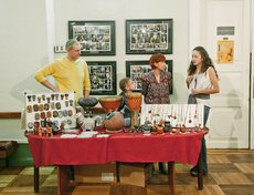 Выставка этно-керамики в фойе Иркутской филармонии