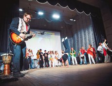 Финальная песня. На сцене все участники концерта