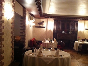В «Ресторане Охотников» прекрасная кухня и ужасное обслуживание.