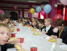 Финальным аккордом отборочного тура по традиции стало праздничное чаепитие