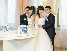 Молодожены