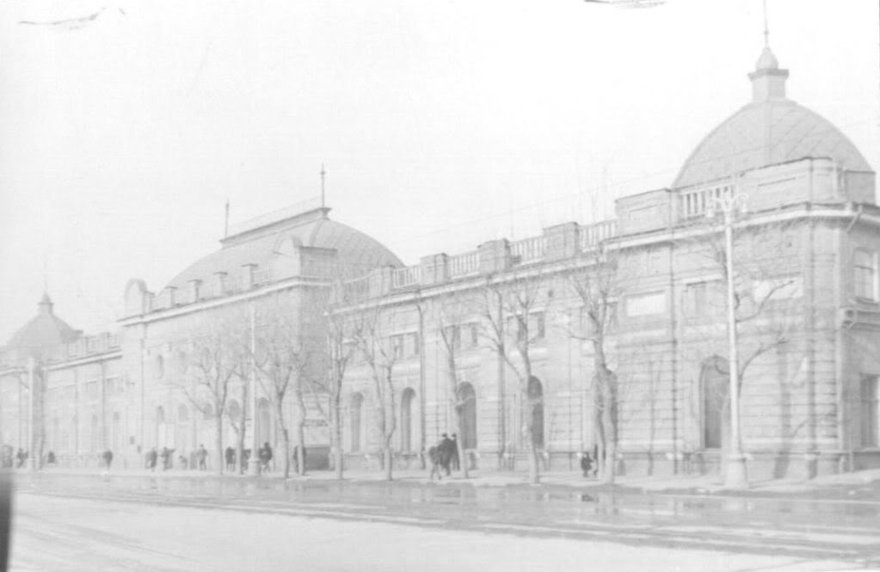 Старое здание музыкального театра и филармонии