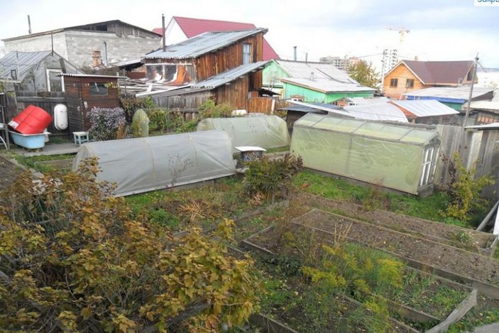 Кирпичный дом на улице Новогородской: 54 кв.м., 4 сотки, 2 350 000 рублей.