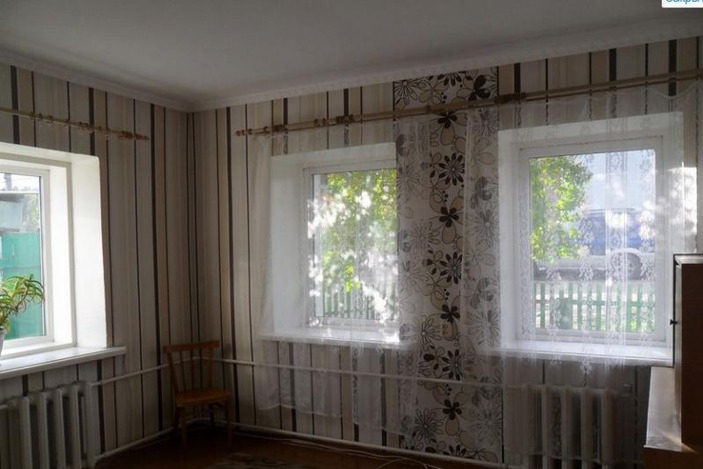 Кирпичный дом на улице Новогородской: 54 кв.м., 4 сотки, 2 350 000 рублей.