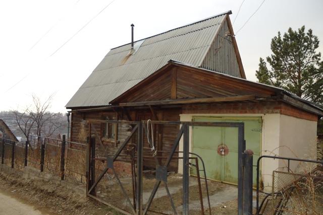 Дача в СНТ «Бирюсинка», 7 км Мельничного тракта: 86 кв.м., 15 соток, 2 миллиона рублей.