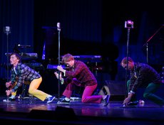 Танцоры школы современной хореографии «Шаги»