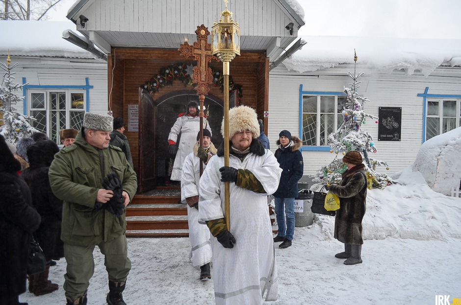 Праздник начался крестным ходом от храма Александра Невского до залива Якоби.