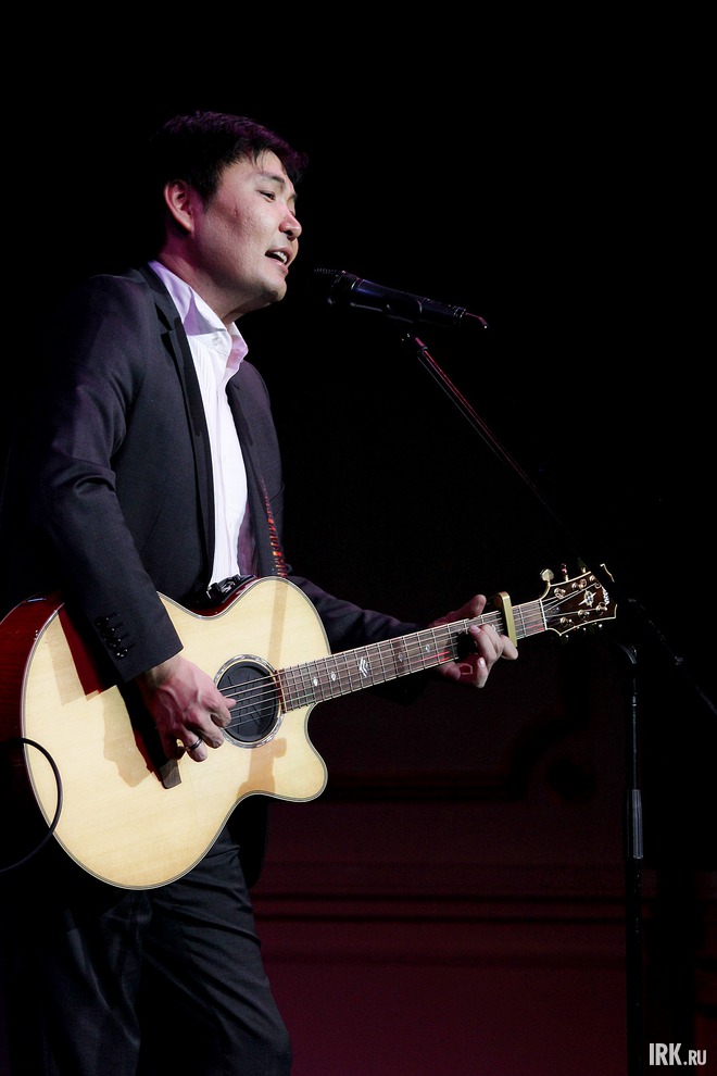 В концерте принял участие певец Буянаа